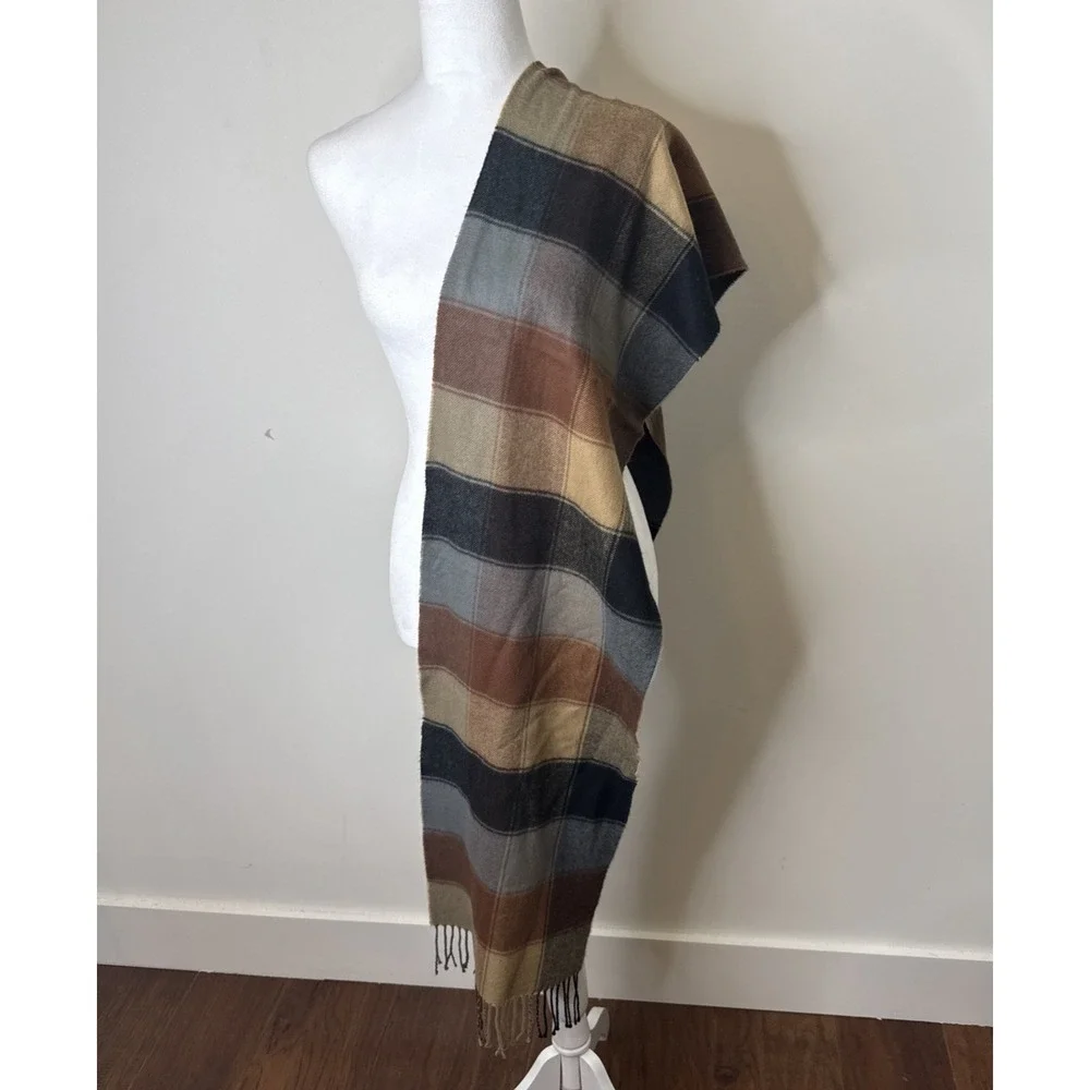 100% Cashmere Plaid Scarf Fringe Made Scotland Quiet Luxury Old Money Neutral
